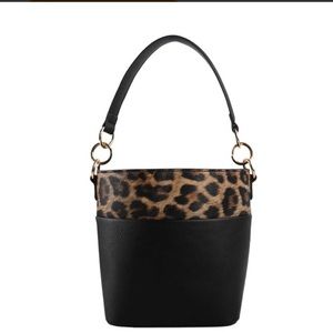 $⤵️🤯Classic Tote with Crossbody detachable strap!